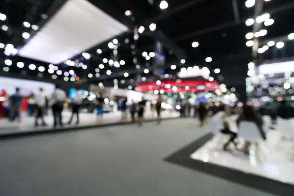 Cómo elegir el mobiliario para ferias y exposiciones
