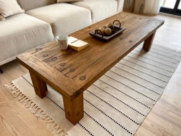 5. Mesa de centro de madera reciclada