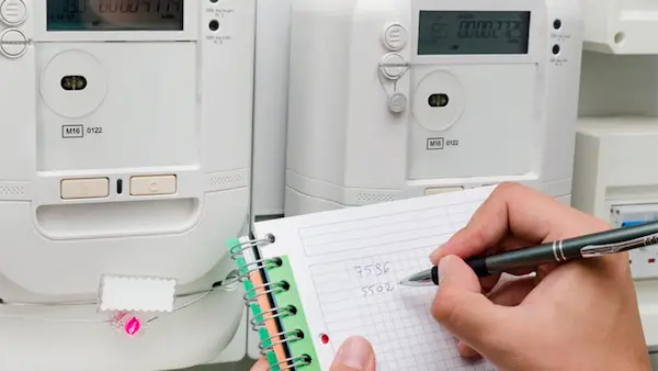 cómo calcular el consumo de energía eléctrica en el hogar
