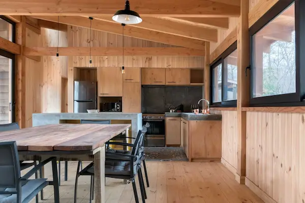 construcción de casas de madera moderna en chile