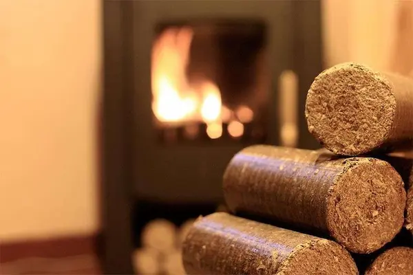Qué características debe tener una buena madera para chimenea