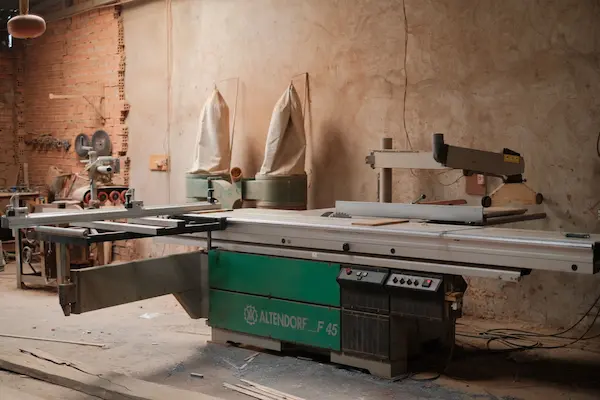 ¿Qué implica la importación de maquinaria para madera y muebles?